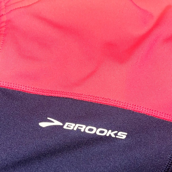Brooks Tennis Jacket with Sleeve Eyelets - Picture 5 of 6